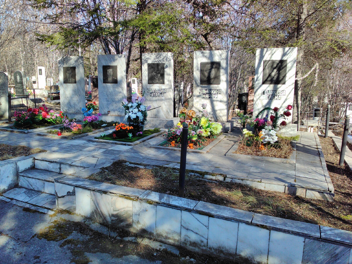 Могила членов экипажа. Авторство: Series114-85. Собственная работа, CC BY-SA 4.0