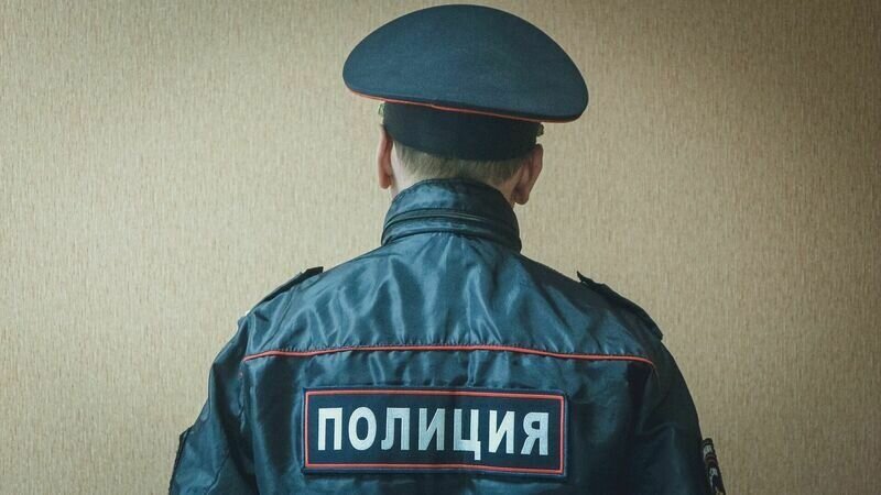     В Удмуртии 29-летний житель Кезского района украл деньги с карты 44-летнего инвалида 1 группы.