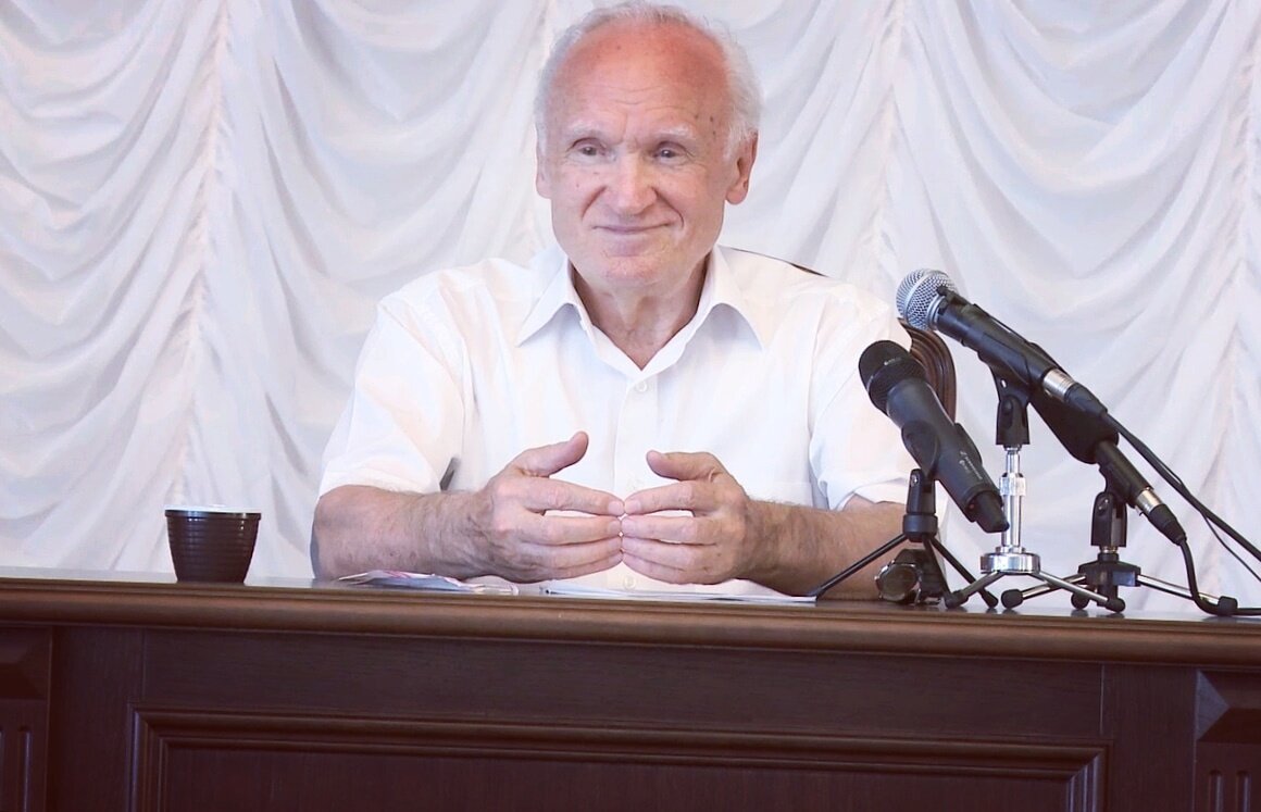 Алексей Ильич Осипов — учёный-богослов, педагог и публицист, доктор богословия, заслуженный профессор Московской духовной академии, апологет, проповедник, писатель, православный катехизатор.