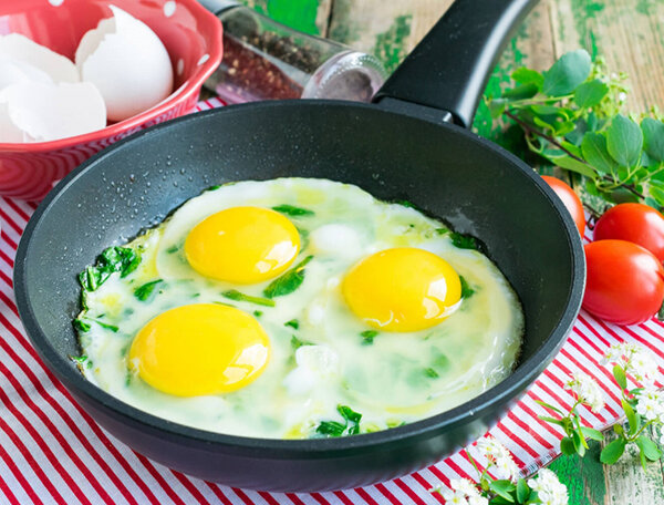 Лучшее начало рабочего дня — вкуснейшая яичница со шпинатом (рецепт с фото прилагается ниже).-5