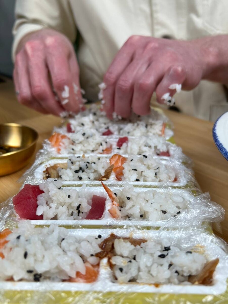 Сверху рис.