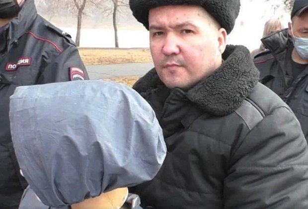 Дмитрий Лебедь на следственном эксперименте