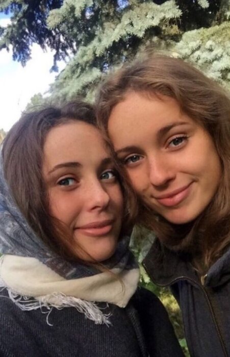 Кем стали дочери-двойняшки актёра Дмитрия Исаева, с которыми он не общался больше 10 лет?