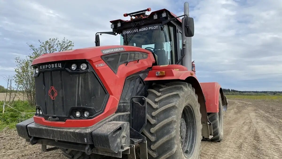 "Кировец" с установленными "глазами" системы Cognitive Agro Pilot. Фото Cognitive Technologies