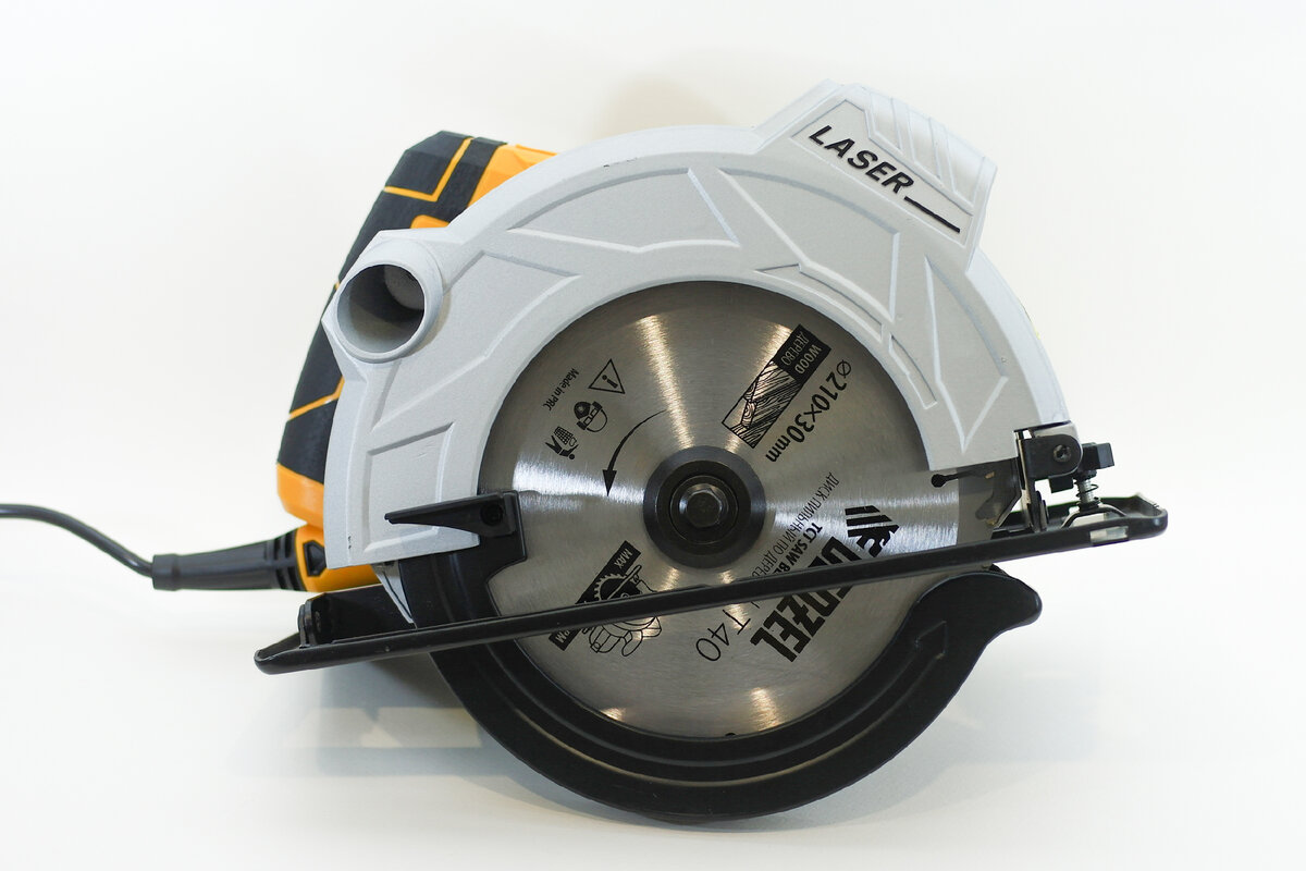 Обзор циркулярной пилы Denzel CS-210