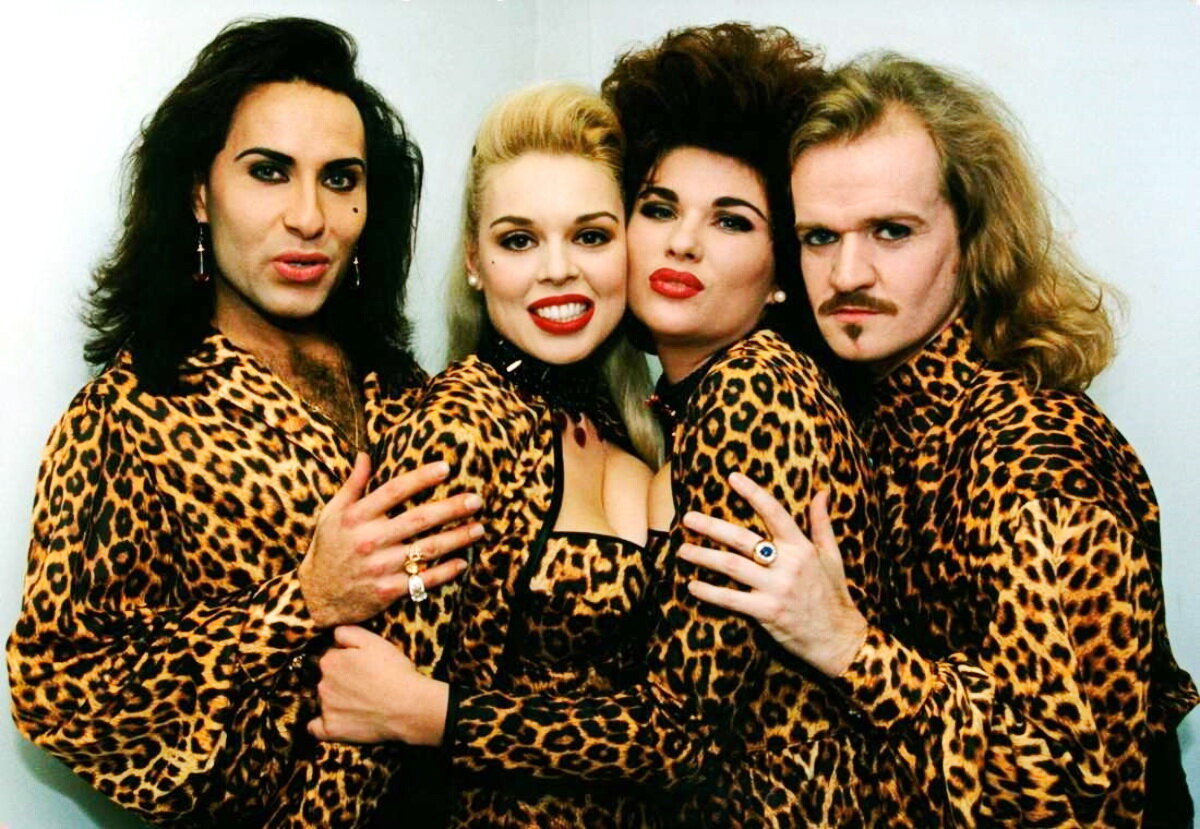 Army of Lovers.   Тот, что с усами — Александр Бард.