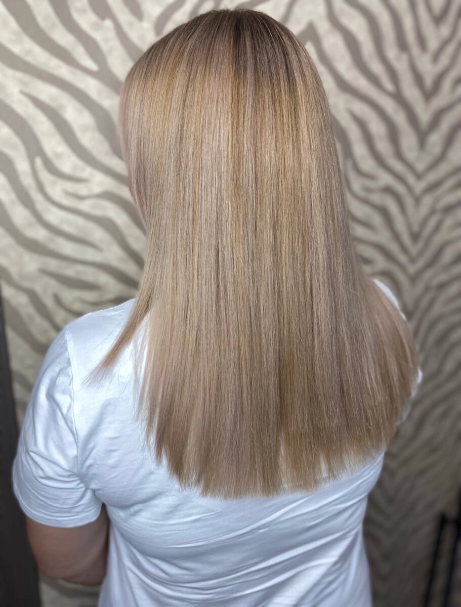 Моя первая профессиональная стрижка и окрашивание у мастера. Фото из личного архива.