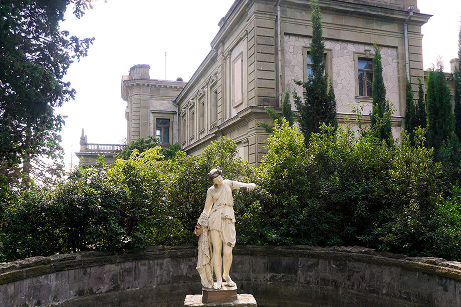 2016 год. На территории Дворца графа Мордвинова. Фото: Veronika Shumkova/CC BY-SA 4.0