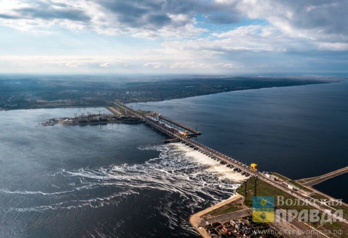 Волжская ГЭС в период максимального водосброса📷     Половодье 2023 в Волгоградской области к 1 июня подошло к концу
