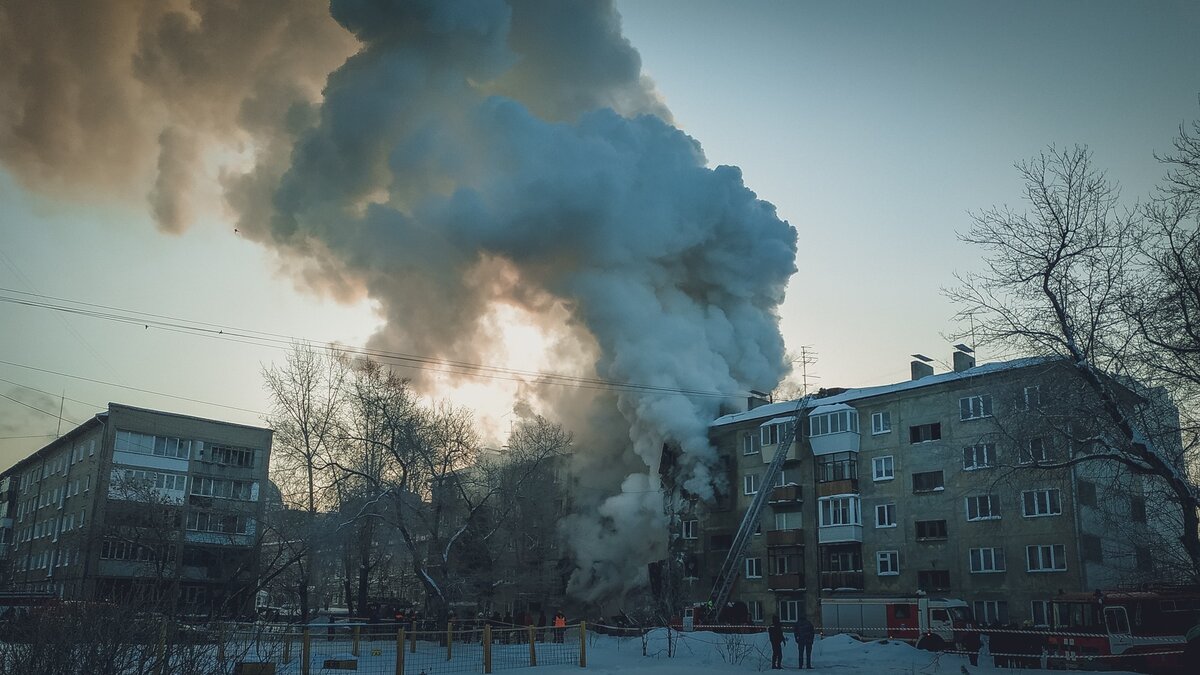 Сильный пожар разразился в подъезде жилого дома Владивостока | Восток-Медиа  | Дзен