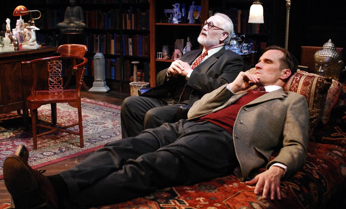 Сеанс психоанализа раньше проходил примерно так. В Транзактном анализе, родившемся из классического психоанализа, сегодня все несколько иначе.