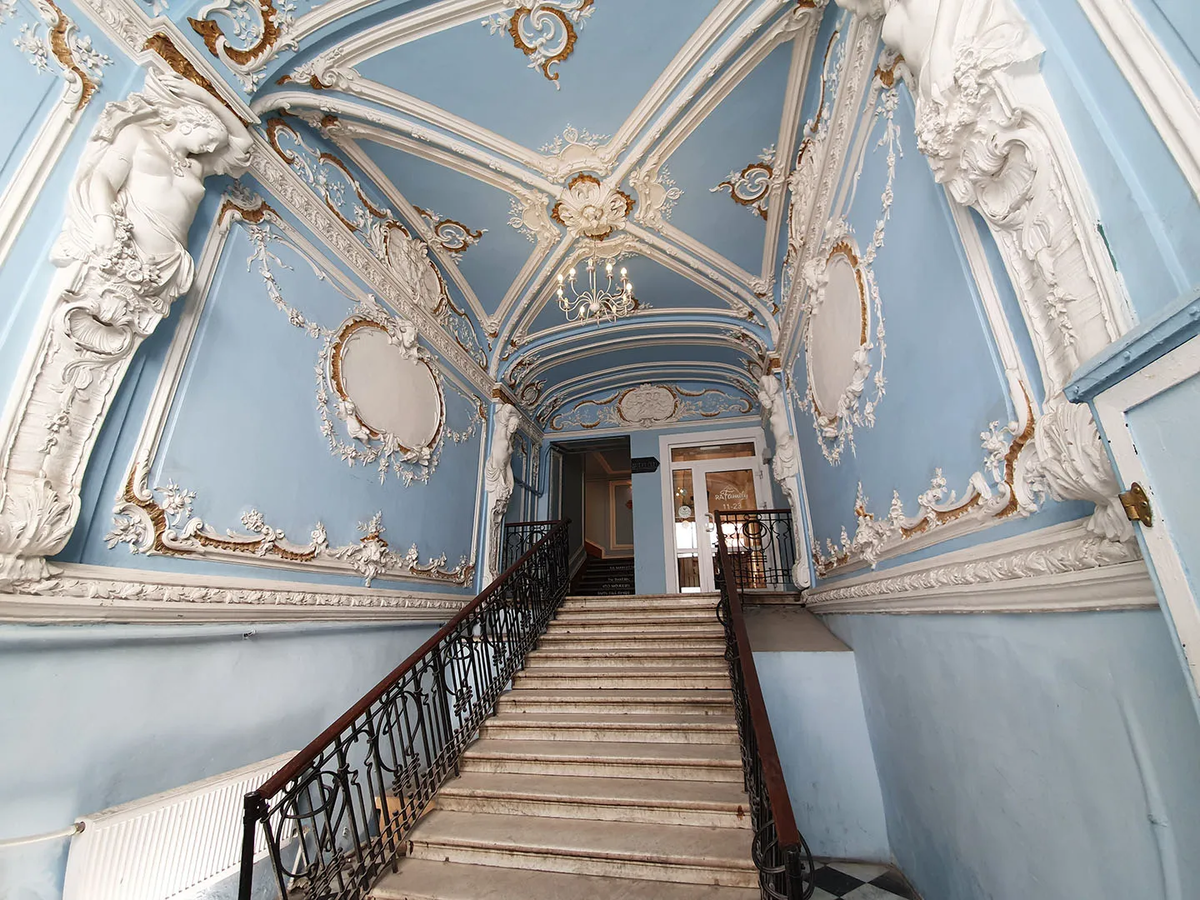 Улица рубинштейна дом 26 во дворе. Экскурсия по дворам и парадным санкт-петербурга. Музей голубая парадная петербург. Парадная 19 века питер. Дом купца дехтеринского санкт петербург.