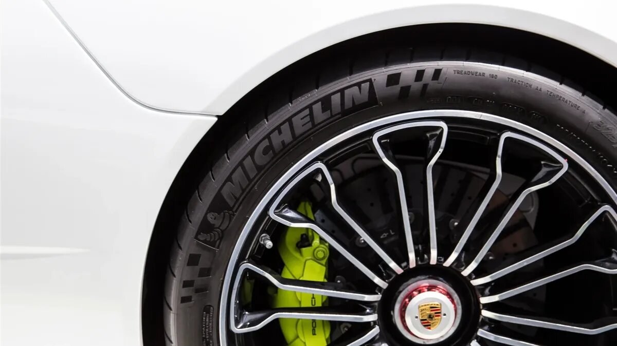 Шины нужно менять вовремя. Фото: www.piqsels.com