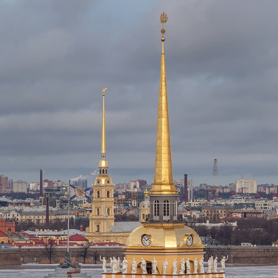 Шпиль Адмиралтейства и Петропавловской башни 