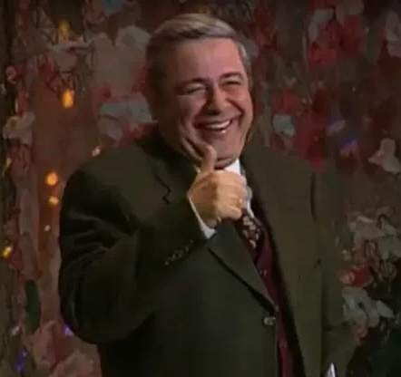 Все снятые с россиян деньги за свои бездарные "консерты" выводит за рубеж. Решил, что там его счастливое "будущее". И таких Ждунов в России ныне тысячи!