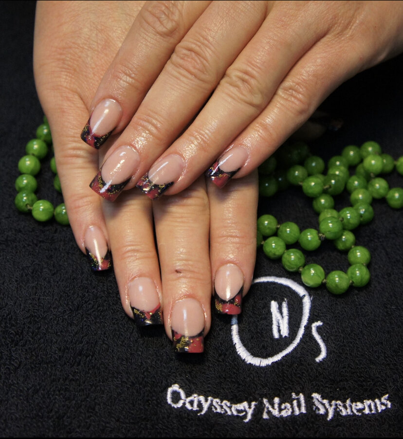 Классика жанра. Полотенце в качестве фона и много масла для кутикулы. Раньше на курсах не уделяли особого внимания фото. 