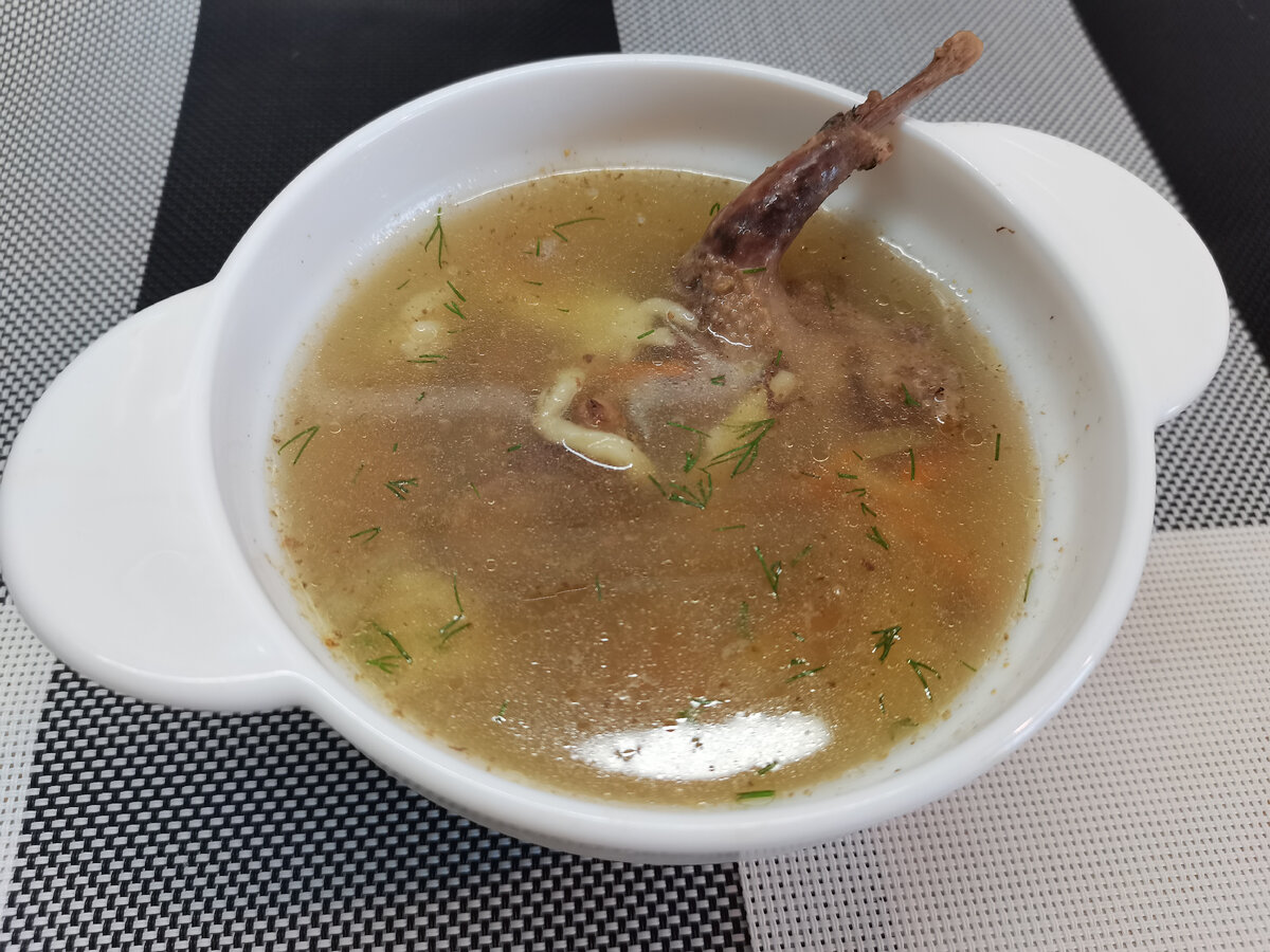 Суп лапша из диких голубей. Фото автора.