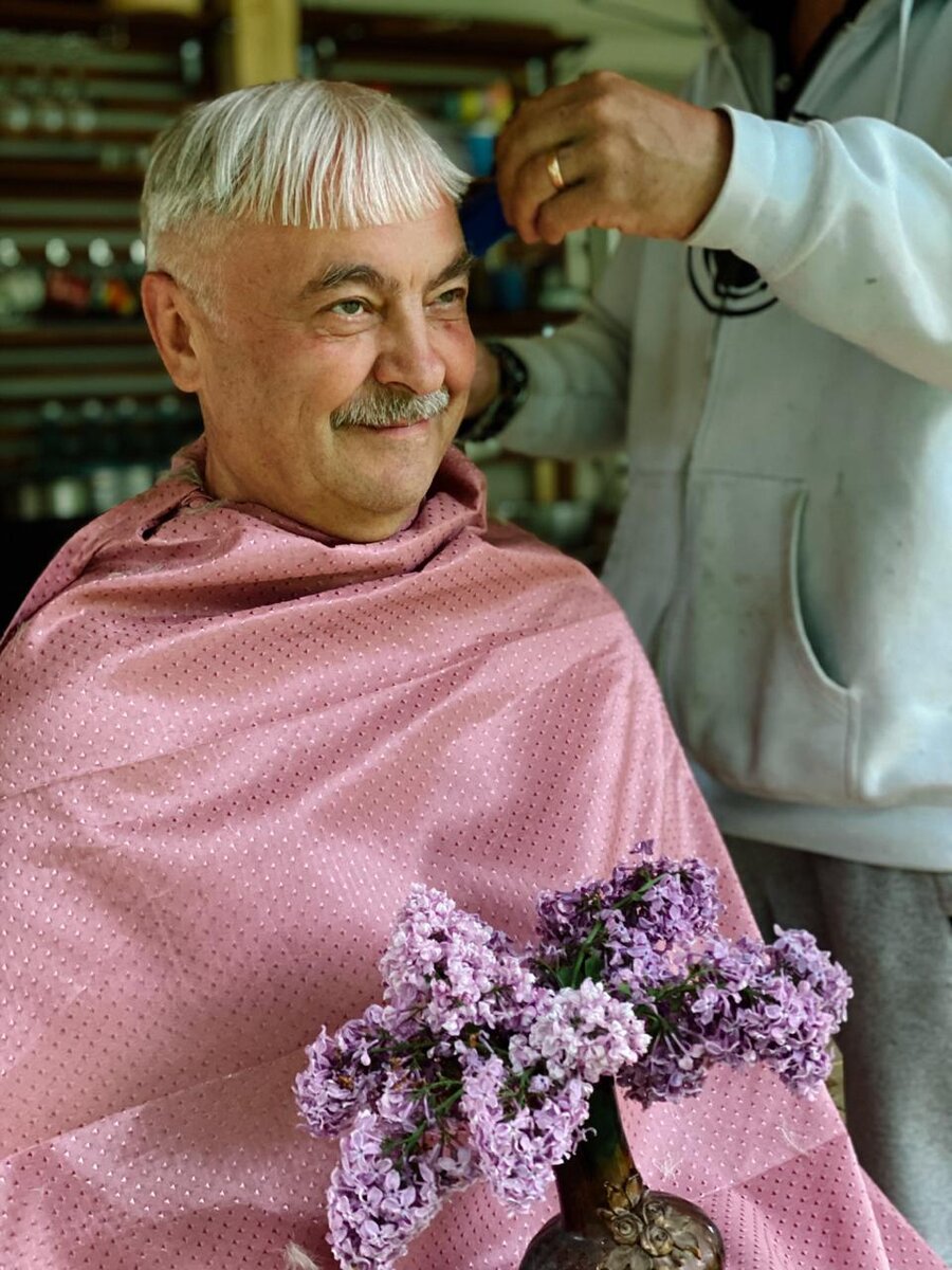 Всегда веселый и искренний 