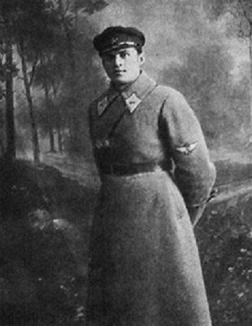 Супрун Степан Павлович
(20.07. [02.08.] 1907 — 04.07.1941) — советский лётчик-испытатель, испытавший за свою карьеру более 140 типов самолётов. Он также был лётчиком-истребителем. С 1933 г.-2