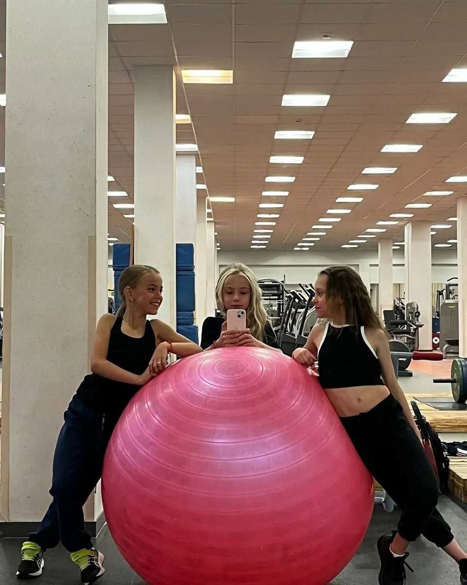 Ангелина Грачева, Арина Парсегова, Виктория Стрельцова. Фото из открытых источников.