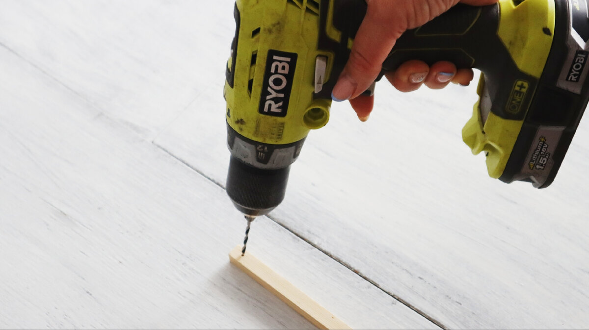 У меня белые простыни и кольца от шторки для ванной не лежат без дела в ...