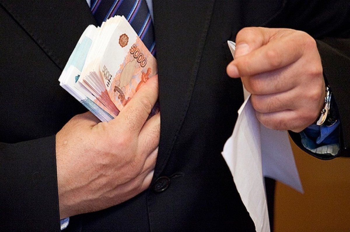    Начальник Шарлыкского райуправления ветеринарии присвоил 95 000 рублей.