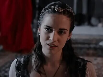 Элиф Атакан в роли Румейсы источник: newelhome.com