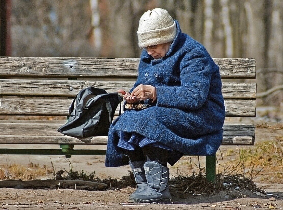 Почему в самой богатой стране самыми главными проблемами пенсионеров оказались: бедность и низкие пенсии?