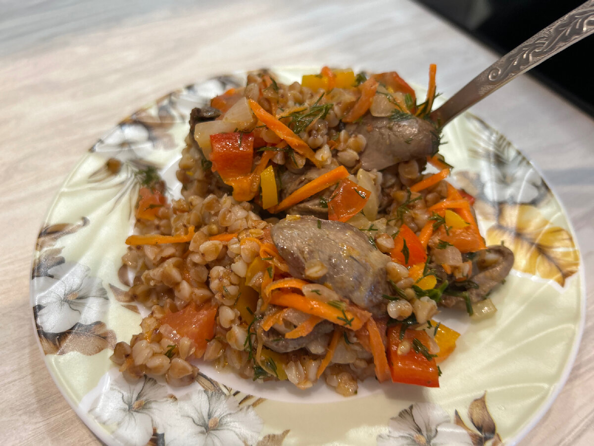 Фото автора. Готовлю по-домашнему вкусную гречневую кашу, что даже не любители добавки просят.