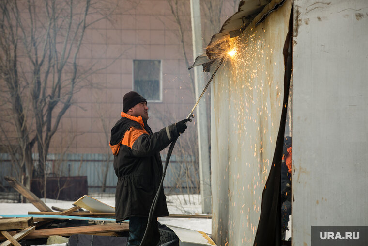    Гараж будет демонтирован в течении трех месяцев со дня выхода распоряжения