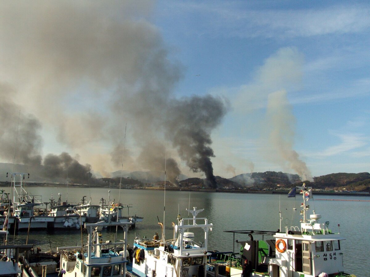 бомбардировка южной кореи. корейские спецслужбы. южная корея обстреляла северную. южная корея обстреляла северную. северная корея острова.