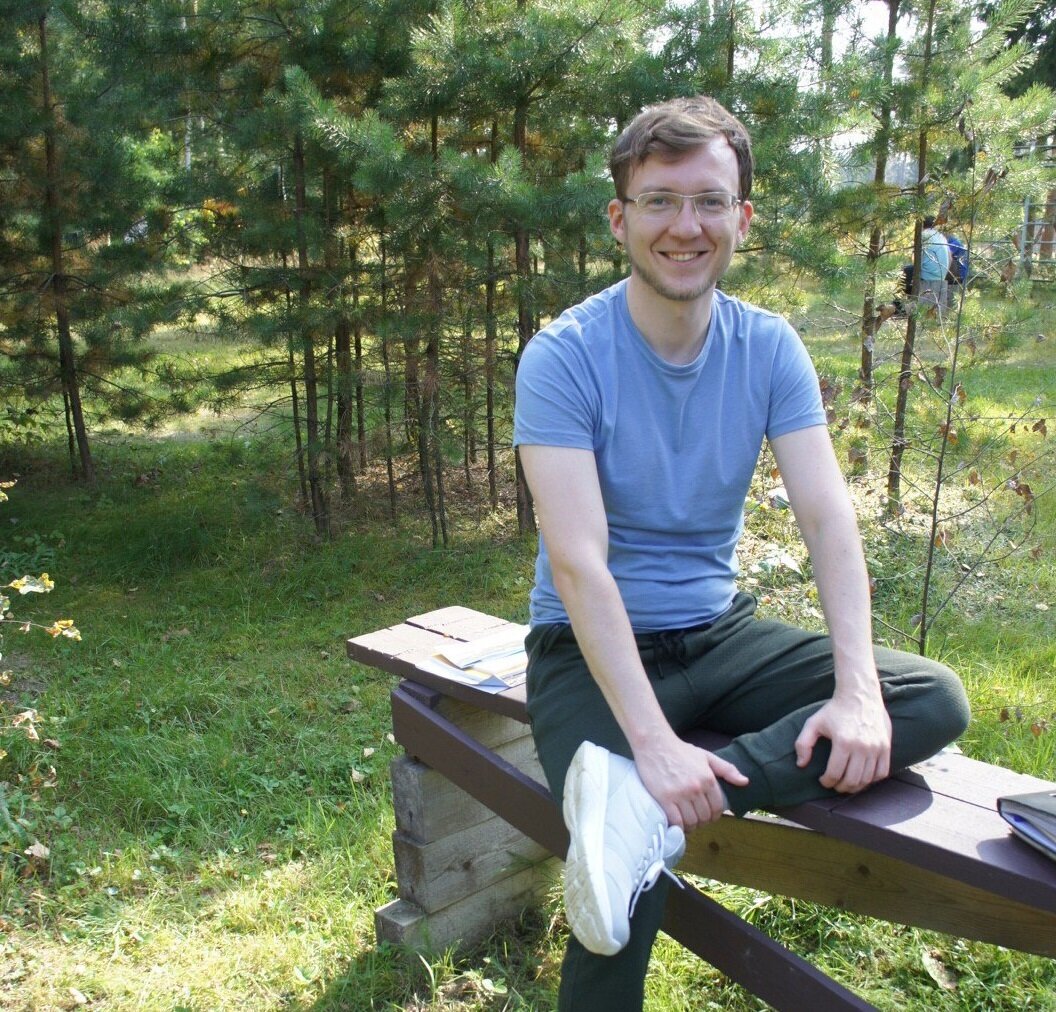 Вот так я тогда выглядел. Молодой, 32 года. И счастливый от того, что закончил курс! 