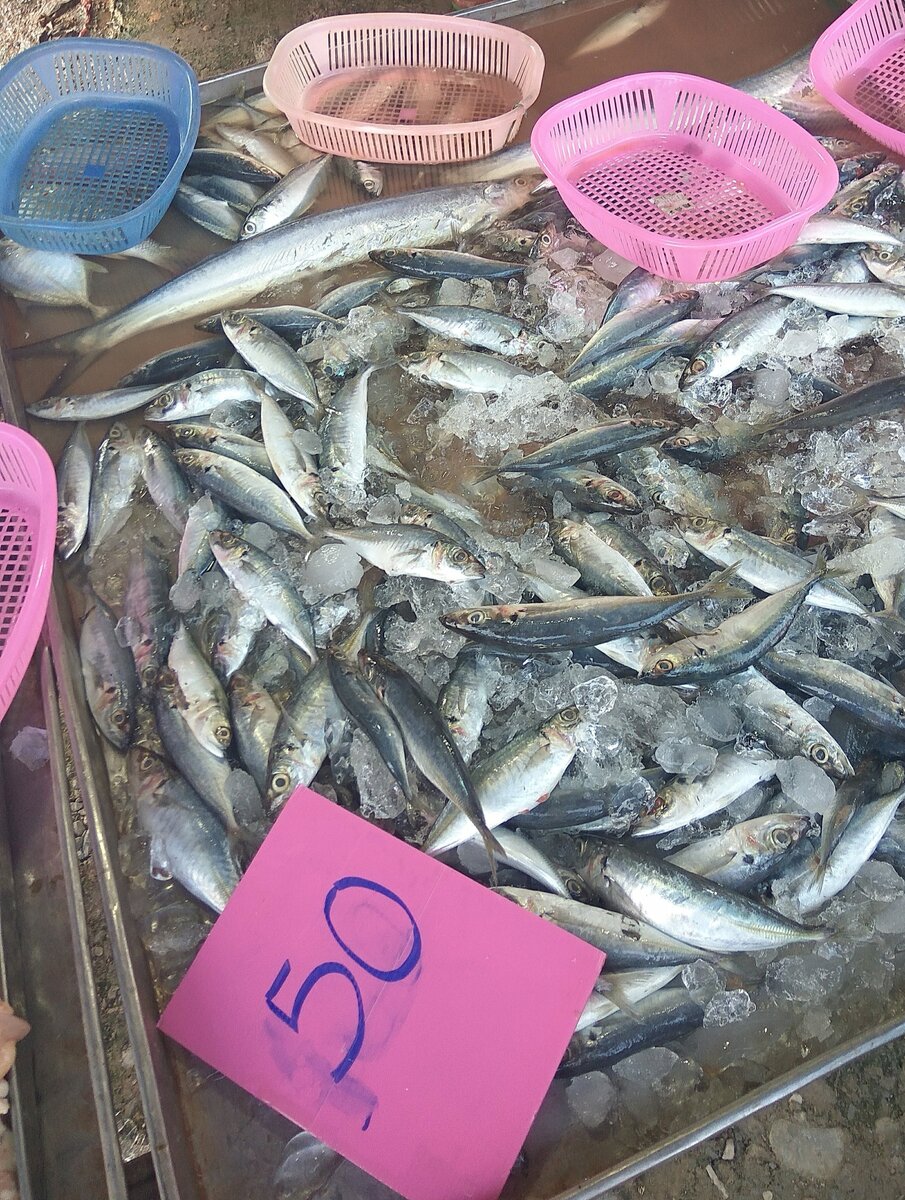 Рыбу на рынке не покупал ни разу, потому еле нашел хоть какоето фото с рынка. 