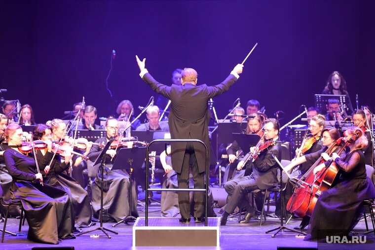    Открывали показ фильма Екатерининский оркестр