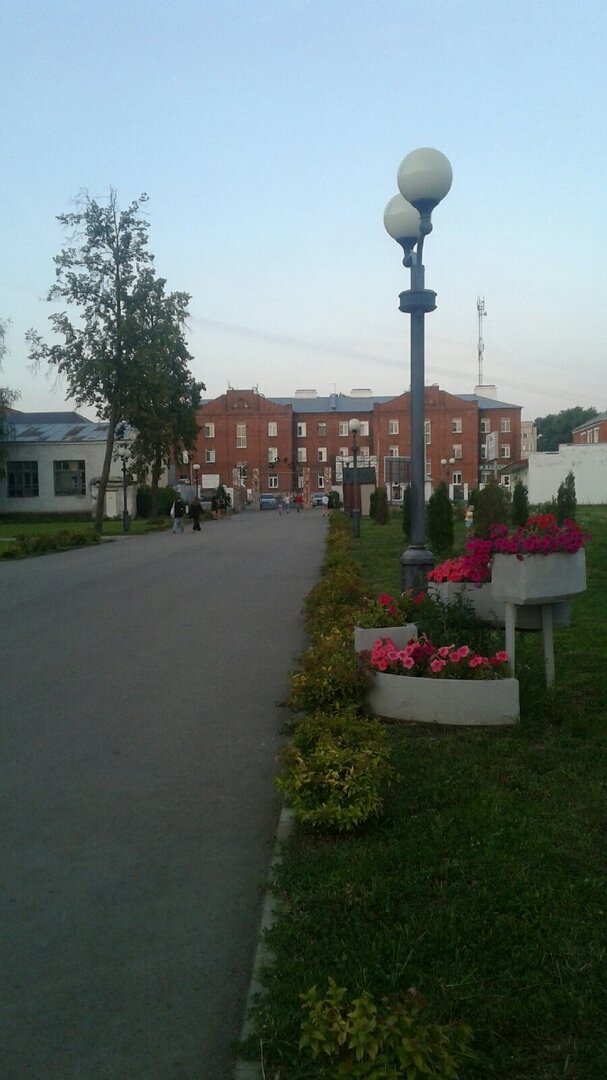 2.08.2022. Тихий вечер в парке культуры. После чемпионских забегов на средние дистанции и спринта.