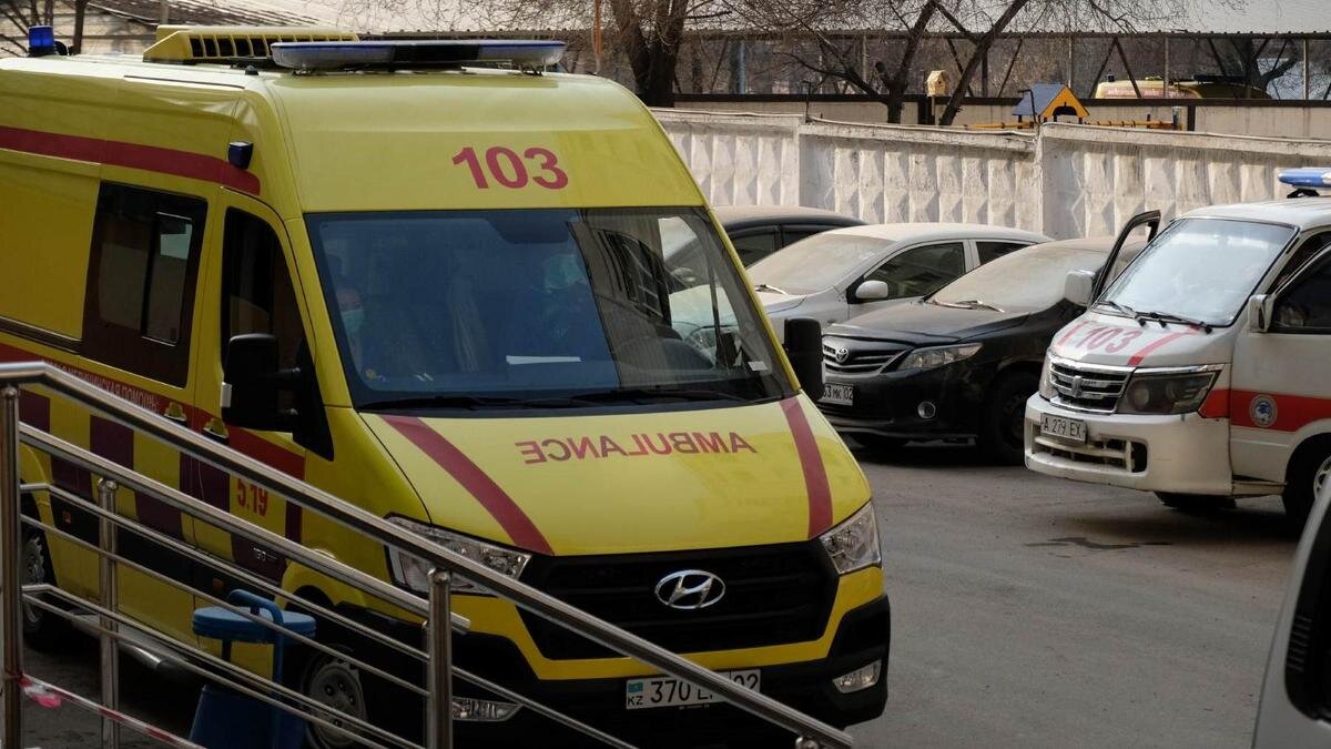    Машина скорой помощи:NUR.KZ / Владимир Третьяков