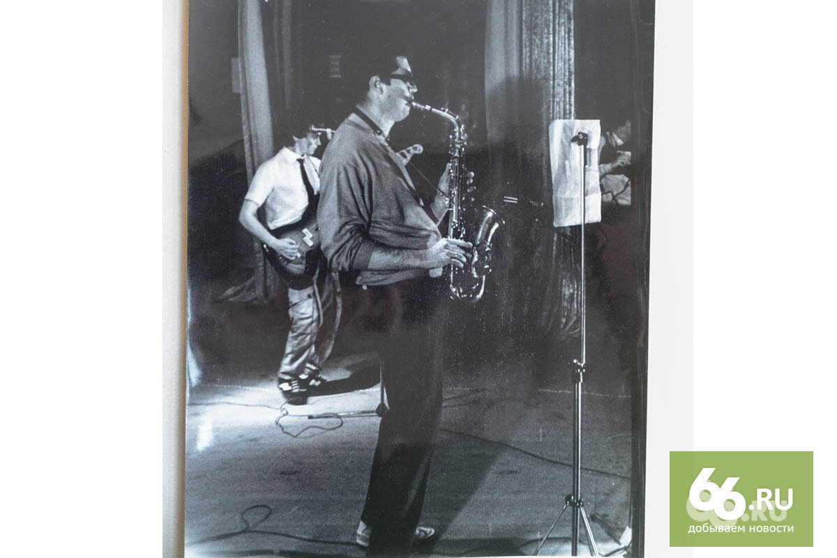 В начале 1980-х Алексей Могилевский играл как сессионный музыкант в свердловских рок-группах — «Настя», «Флаг», сотрудничал с Егором Белкиным. В разное время принимал участие в записи студийных альбомов «Чайфов», Александра Новикова и сольного проекта Глеба Смойлова с группой The Matrixx. Но больше всего запомнился публике как участник группы «Наутилус Помпилиус» благодаря шикарным саксофонным партиям.