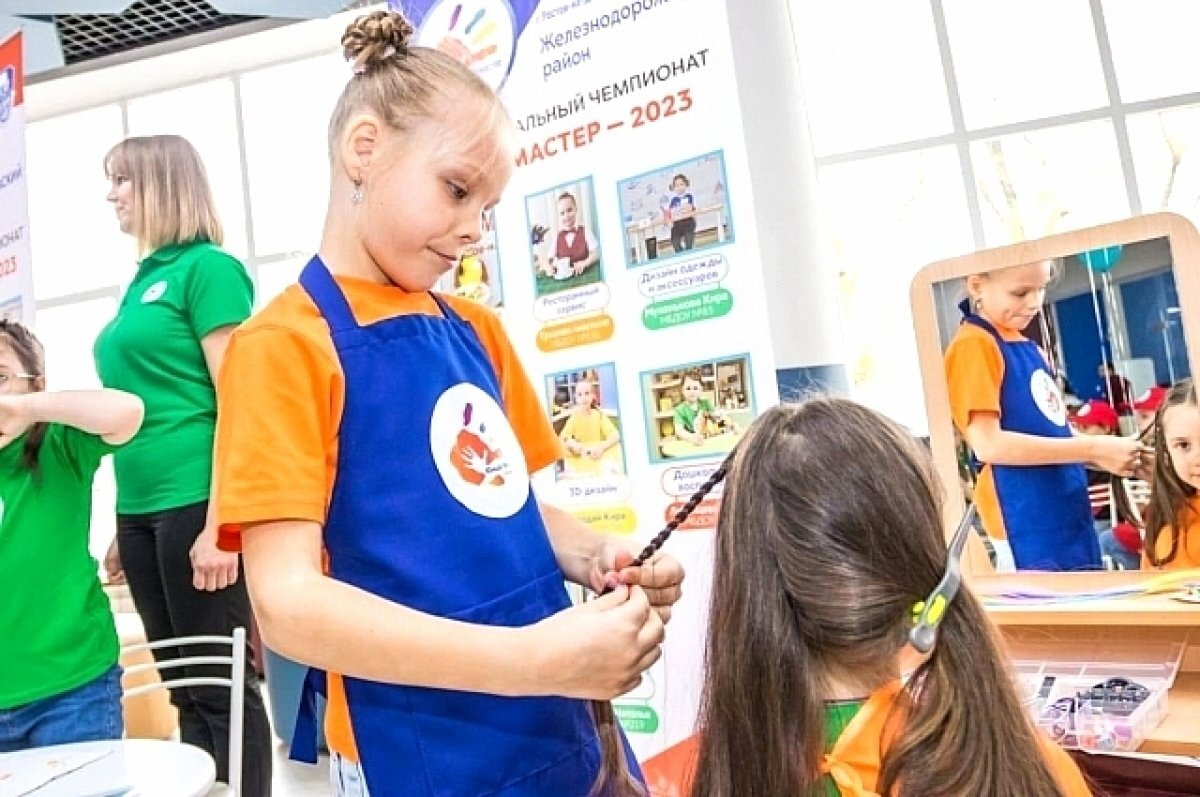    Алексей Логвиненко поздравил победителей чемпионата «Юный мастер – 2023»