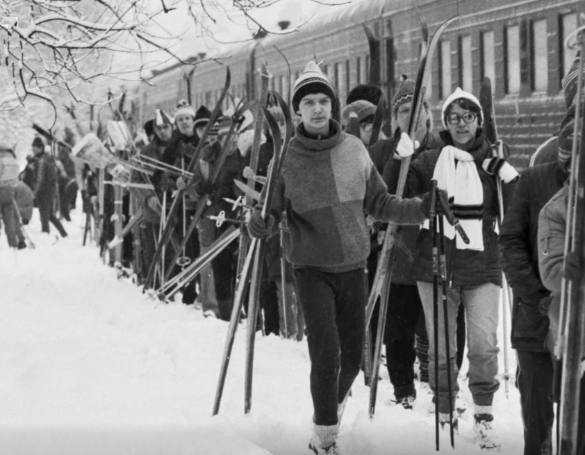 Лыжные прогулки советских времён. Источник фото: fishki.net