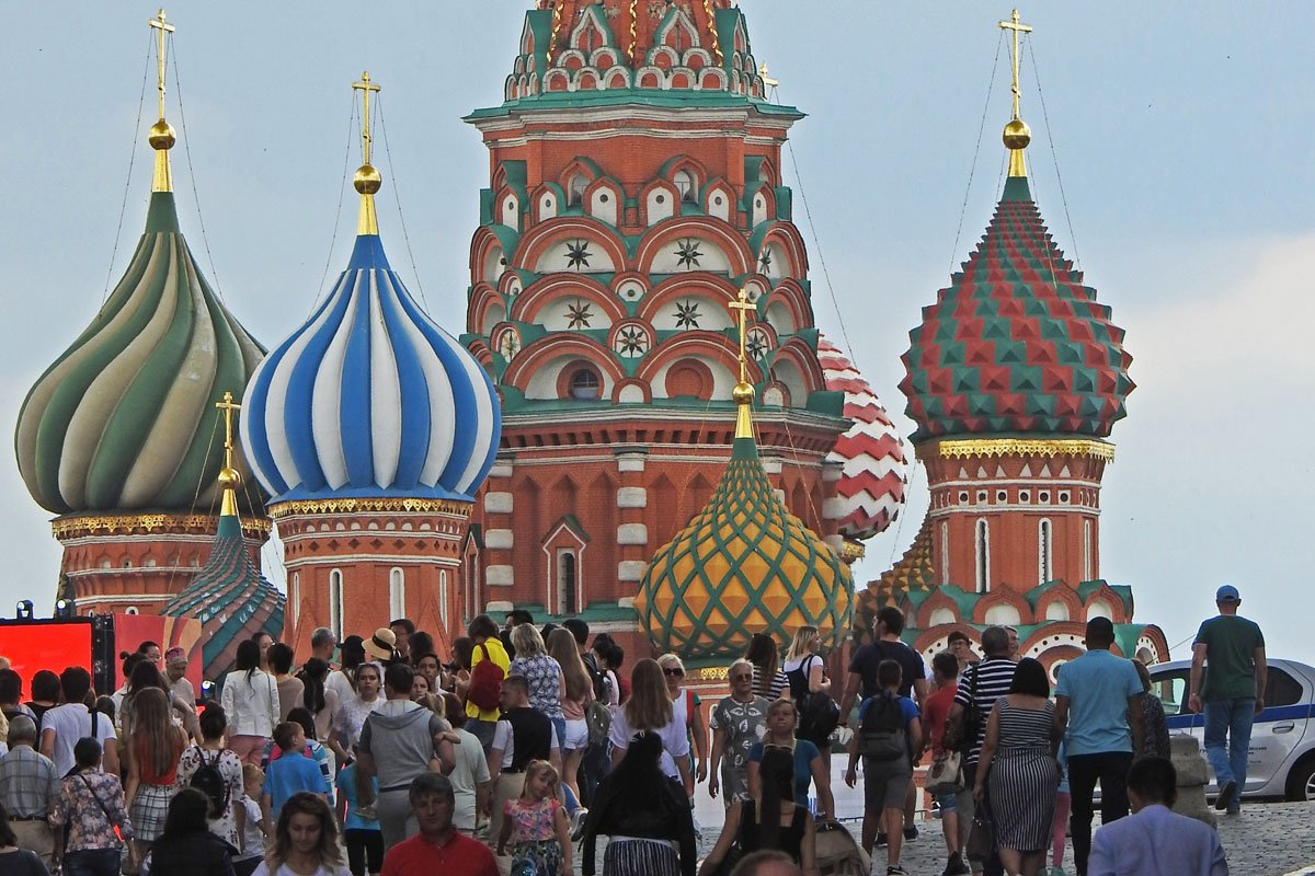 Россия должна привлекать от 390 тысяч до 1,1 млн мигрантов каждый год, чтобы сохранить численность населения 