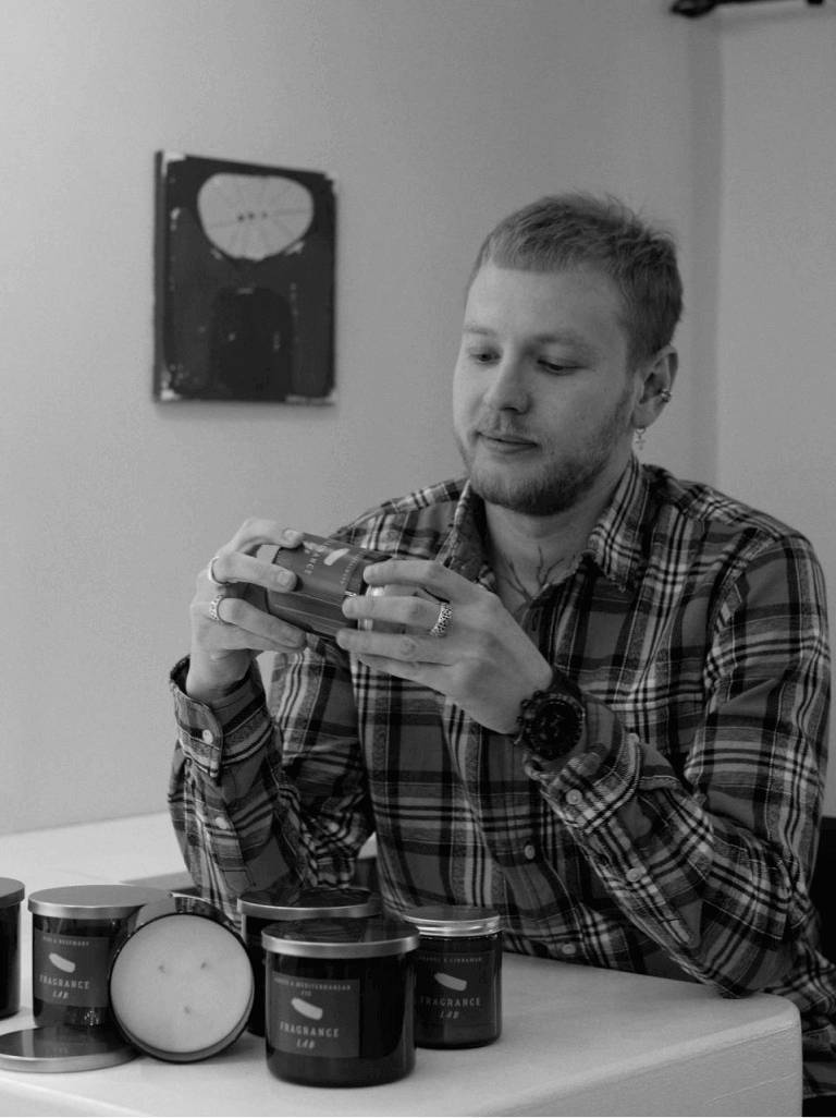 В Санкт-Петербурге Глеб был совладельцем бренда натуральных ароматов для дома, сейчас он развивает полностью свой проект в Тбилиси 