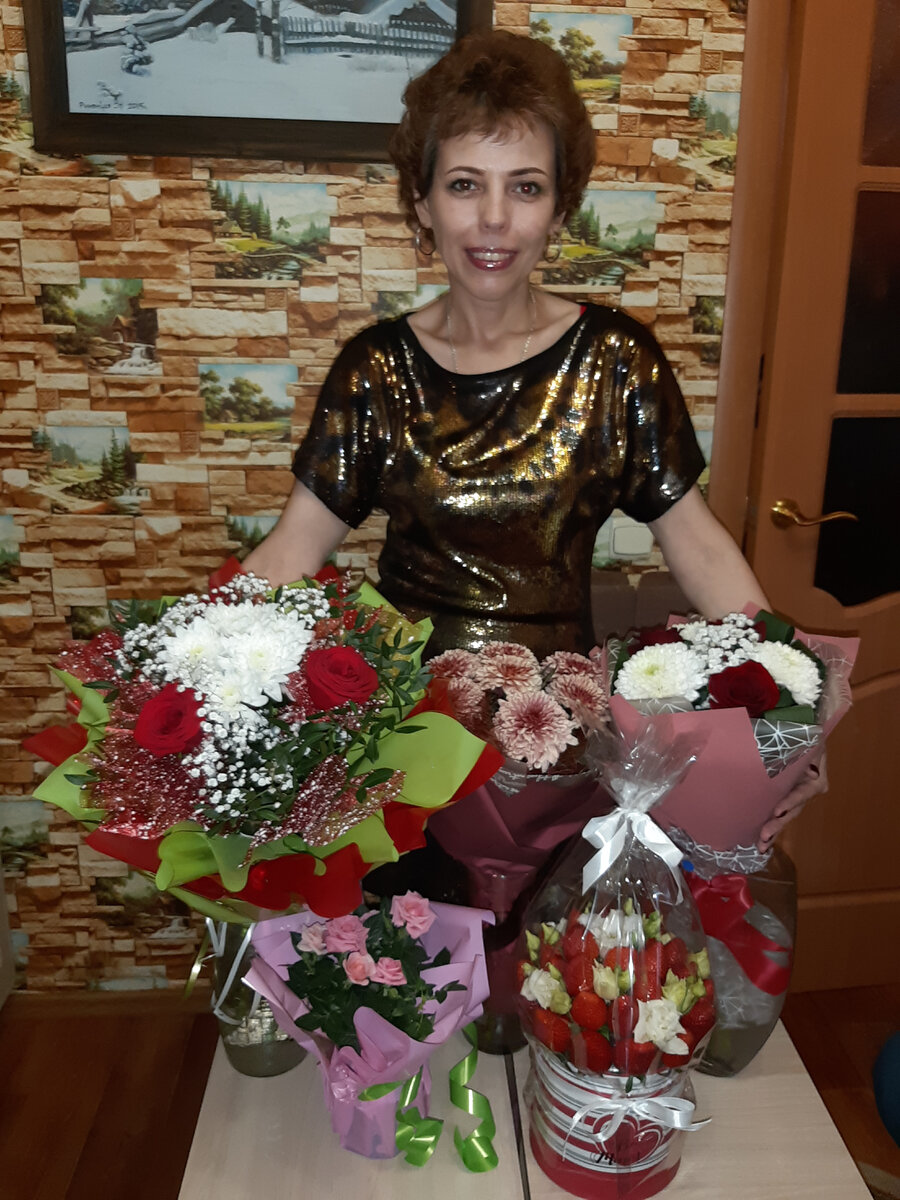 Мой 46-ой День рождения. Букеты от друзей, родных, близких. 21.04.2021 год. Фото из личного архива.