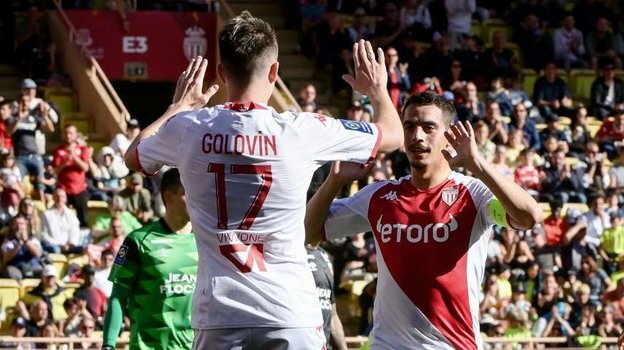    Виссам Бен-Йеддер и Александр Головин. AFP