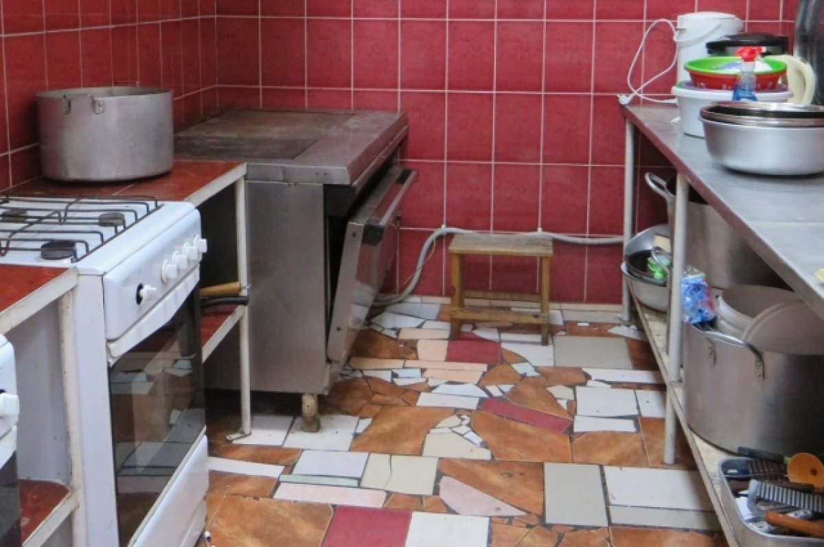    В Клявлинском районе два уголовника обокрали кафе, разбив окно