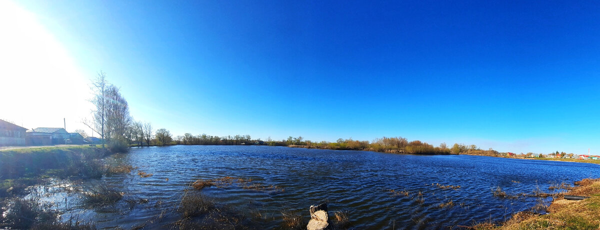 Это фото озера, которое недалеко от дома нашего 