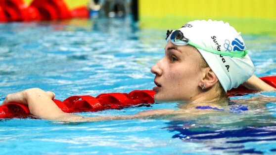    Пловчиха Суркова установила рекорд на чемпионате России Юлия Шелковенко