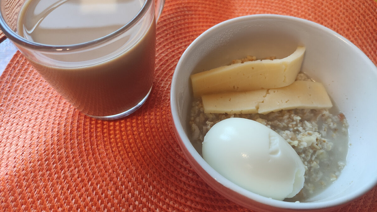 Овсянка БП, яйцо, сыр, кофе