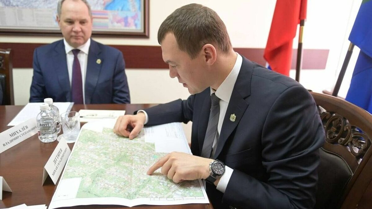     С вопросом обратился хабаровчанин Владимир Резединов. Владимир Николаевич рассказал: он и его соседи, проживающие в частном секторе микрорайона «Овощесовхоз», с нетерпением ждут окончания работ по газификации, которые стартовали еще в прошлом году.