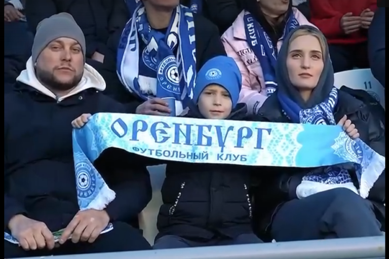    Юный оренбуржец встретился с футболистами РПЛ после участия в акции «Елка желаний» Белов Михаил Александрович