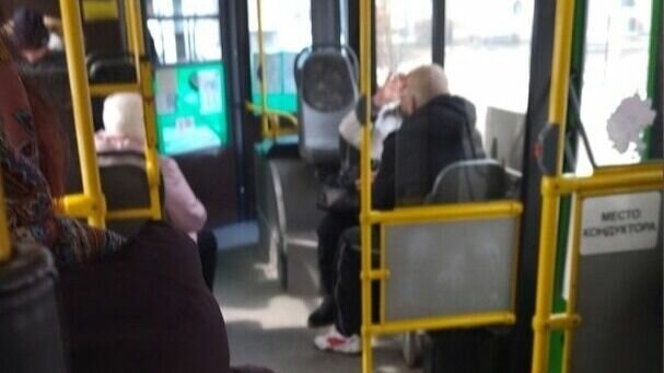     В Красноярске пьяный мужчина приставал к 9-летнему мальчику в автобусе. Родители узнали об этом из соцсетей и обратились в полицию.